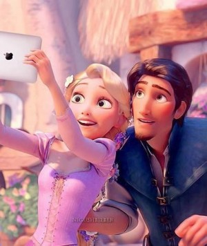 rapunzel-and-flynn-ryder-selfie