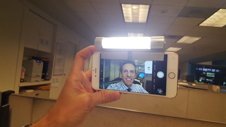 New devices for perfect selfies chatlight clips