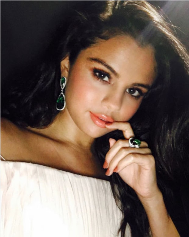 Selena Gomez new selfie