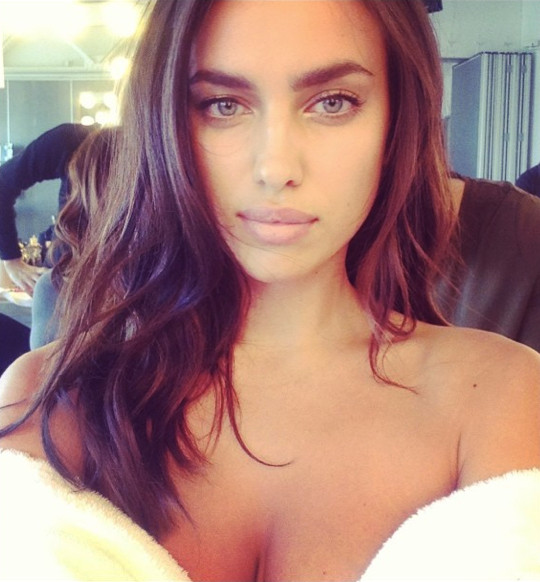 Irina Shayk elegant selfie