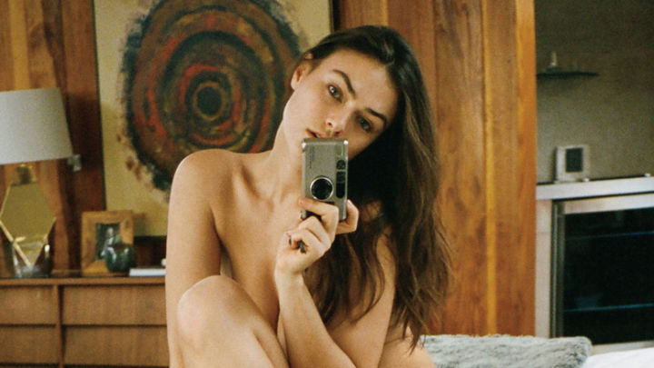 Myla Dalbesio selfie