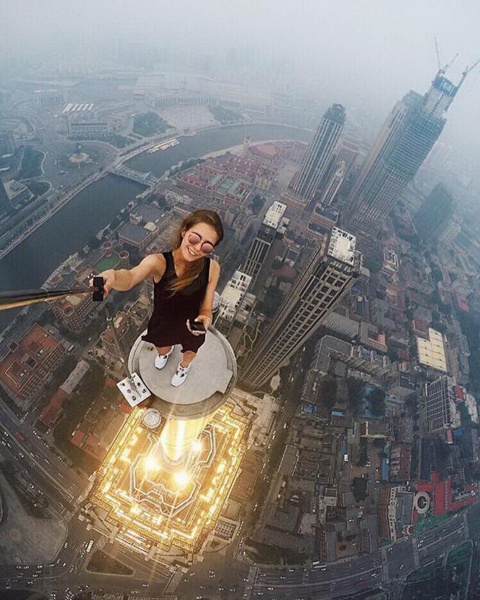 Angela Nikolau extreme selfie