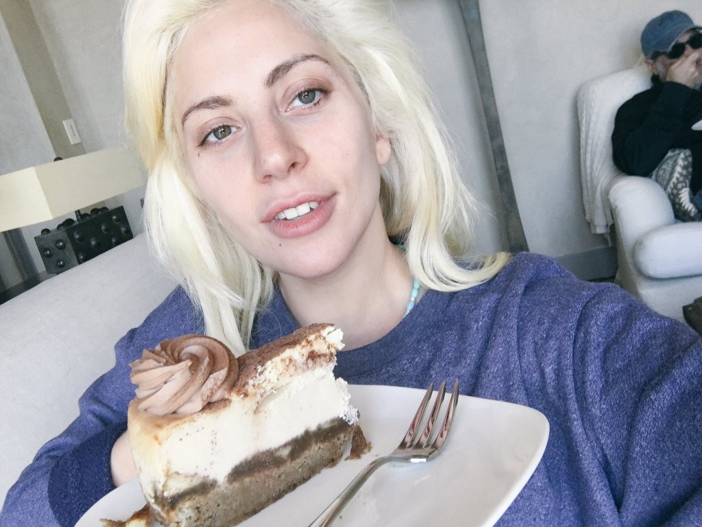 LADY GAGA no makeup