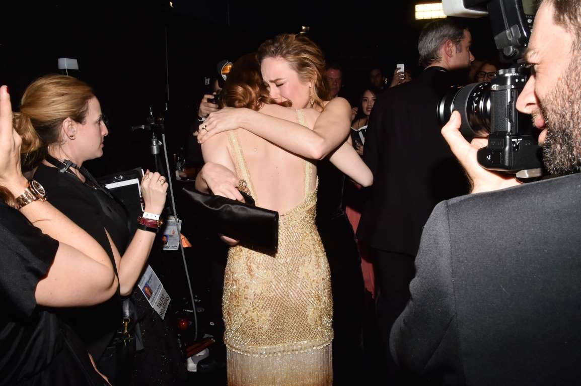 The Oscar selfies celebrities  Emma Stone